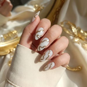 Firefly_Gemini Flash_colocar las uñas en una mano posando de forma delicada, la mano se debe ver en primer 573460 Goddess